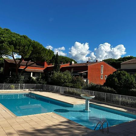Frejus - Appartement 4 Personnes - Piscine ภายนอก รูปภาพ