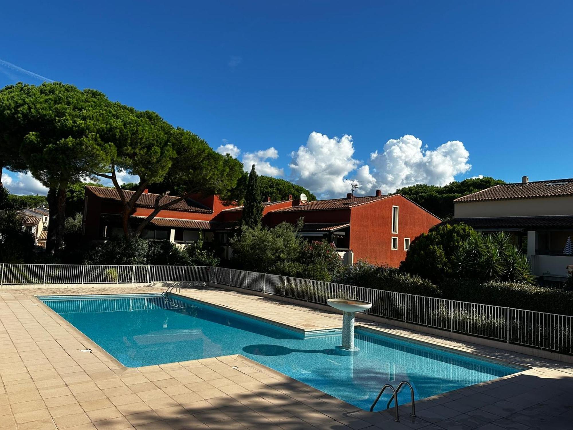 Frejus - Appartement 4 Personnes - Piscine ภายนอก รูปภาพ